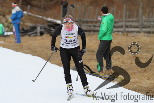18.12.2015, xkvx, Wintersport, Biathlon Alpencup Martell, Sprint v.l. AURICH Julia