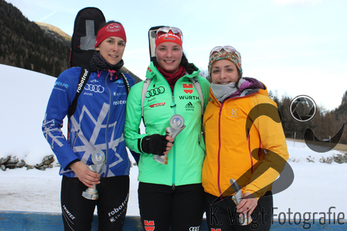 18.12.2015, xkvx, Wintersport, Biathlon Alpencup Martell, Sprint v.l. SIEMONEIT Anna, HEINRICH Marie, WAGNER Sarah