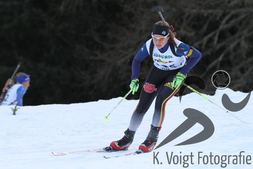 19.12.2015, xkvx, Wintersport, Biathlon Alpencup Martell, Sprint v.l. SEBASTIAN Victoria