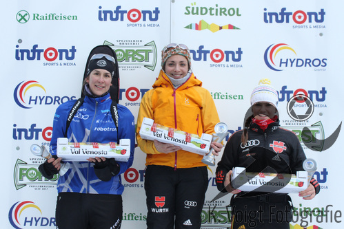 19.12.2015, xkvx, Wintersport, Biathlon Alpencup Martell, Sprint v.l. SIEMONEIT Anna, WAGNER Sarah, NEUNER Anna