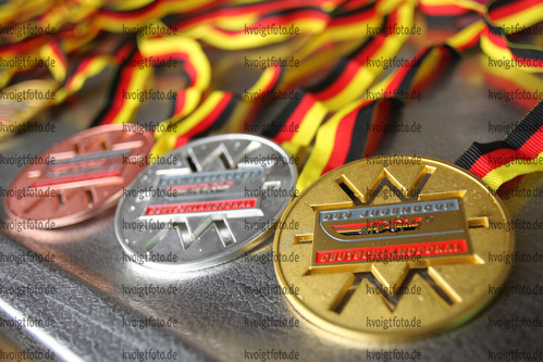 03.10.2016, xkvx, Wintersport, Biathlon Nordcup 2016, Crosswettkampf v.l. Medaillen DSV Jugendcup Deutschlandpokal / Gold / Silber / Bronze