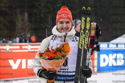 20.12.2019, xkvx, Biathlon IBU Weltcup Le Grand Bornand, Sprint Damen, v.l. Denise Herrmann (Germany) nach der Siegerehrung / after the medal ceremony