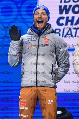 20.02.2020, xkvx, Biathlon IBU Weltmeisterschaft Antholz, Single Mixed Staffel, v.l. Erik Lesser (Germany) bei der Siegerehrung / at the medal ceremony