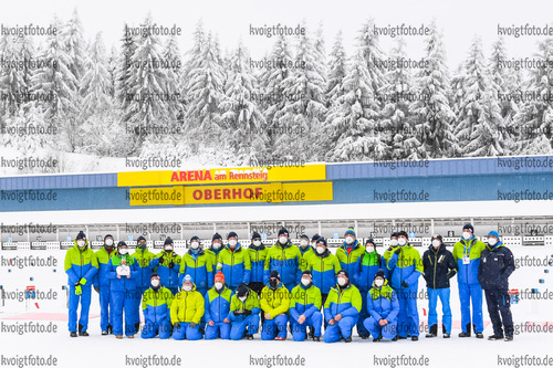 17.01.2020, xkvx, Biathlon IBU Weltcup Oberhof, Massenstart Herren, v.l.  Helfer am Schiessstand / Volunteers on the shooting range