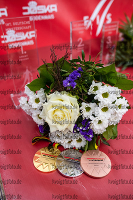 11.09.2021, xkvx, Biathlon Deutsche Meisterschaften Arber, Sprint Damen, v.l. JOSKA Bodenmais / Pokale / Medaillen