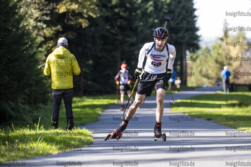 01.10.2021, xkvx, Biathlon, Deutschlandpokal Altenberg, Sprint - maennlich, v.l. Finn Zurnieden (Germany)