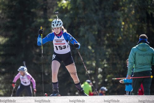 01.10.2021, xkvx, Biathlon, Deutschlandpokal Altenberg, Sprint - weiblich, v.l. Charlotte Schroeder (Germany)