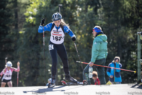 01.10.2021, xkvx, Biathlon, Deutschlandpokal Altenberg, Sprint - weiblich, v.l. Elsa Schulz (Germany)