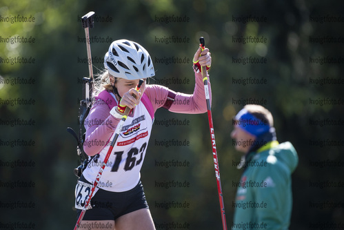 01.10.2021, xkvx, Biathlon, Deutschlandpokal Altenberg, Sprint - weiblich, v.l. Sophie Huegel (Germany)