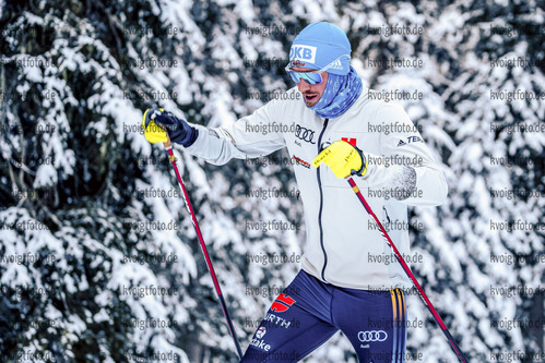 06.11.2021, xmlx, Biathlon - Langlauf Training Davos, v.l. Ski Technician Sebastian Hopf (Germany)