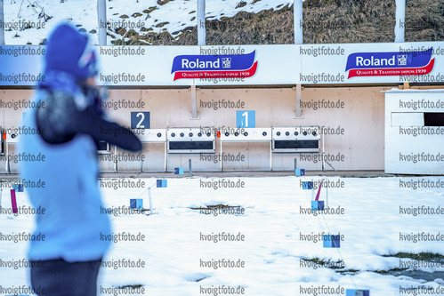 06.11.2021, xmlx, Biathlon Training Lenzerheide, v.l. Vanessa Hinz (Germany) / Trefferbild / Scheiben / Roland Werbung / Roland Logo