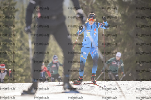 10.11.2021, xkvx, Biathlon Training Sjusjoen, v.l. Chloe Chevalier (France)  