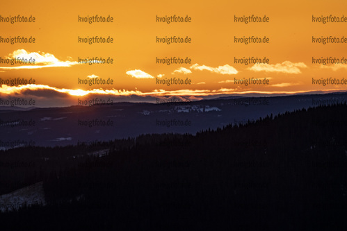 10.11.2021, xkvx, Biathlon Training Sjusjoen / Landscape, v.l. Feature / Landschaft / Sonnenuntergang / Sunset / Sonne / Sjusjoen / Landscape  