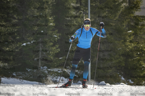 11.11.2021, xkvx, Biathlon Training Sjusjoen, v.l. Emilien Jacquelin (France)  