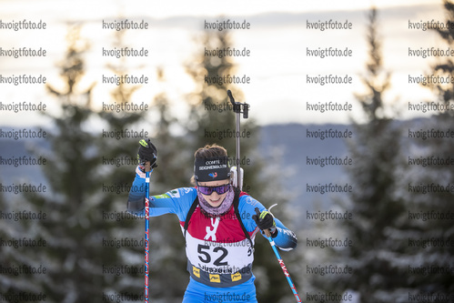 13.11.2021, xkvx, Season Opening Sjusjoen - Sprint Women, v.l. Anais Chevalier-Bouchet (France)  