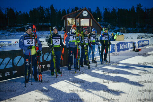25.11.2021, xetx, Biathlon IBU Cup Idre, Sprint Men, v.l. Lucas Fratzscher (GER), Sverre Dahlen Aspenes (NOR), Johannes Kuehn (GER), Haavard Gutuboe Bogetveit (NOR), Vasilii Tomshin (RUS), Emilien Claude (FRA)