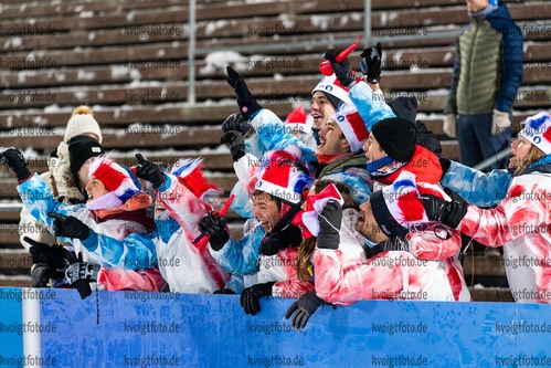 27.11.2021, xkvx, Biathlon IBU World Cup Oestersund, Individual Men, v.l.  Zuschauer / Fans