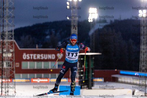 28.11.2021, xkvx, Biathlon IBU World Cup Oestersund, Sprint Men, v.l. Erik LESSER (Germany) in aktion / in action competes