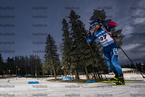28.11.2021, xkvx, Biathlon IBU World Cup Oestersund, Sprint Men, v.l. Niklas HARTWEG (Switzerland) in aktion / in action competes