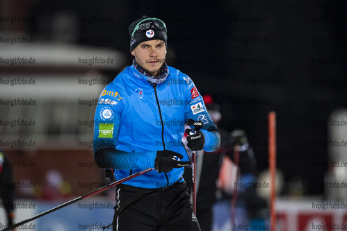 01.12.2021, xkvx, Biathlon IBU World Cup Oestersund, Training Women and Men, v.l. Emilien Jacquelin (France) schaut / looks on
