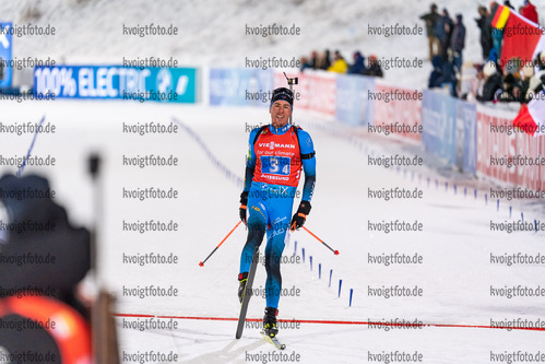 04.12.2021, xkvx, Biathlon IBU World Cup Oestersund, Relay Men, v.l. Quentin Fillon Maillet (France) im Ziel / in the finish