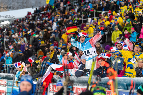 05.12.2021, xkvx, Biathlon IBU World Cup Oestersund, Relay Women, v.l.  Franzoesische Fans / France Fans
