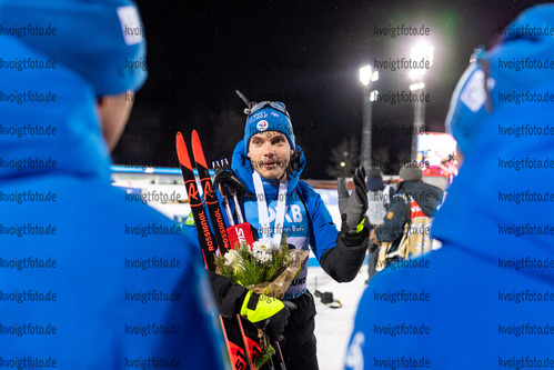 05.12.2021, xkvx, Biathlon IBU World Cup Oestersund, Pursuit Men, v.l. Emilien Jacquelin (France) nach der Siegerehrung / after the medal ceremony