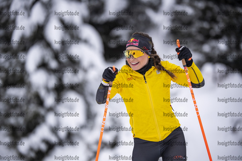 08.12.2021, xkvx, Biathlon IBU World Cup Hochfilzen, Training Women and Men, v.l. Dorothea Wierer (Italy) in aktion / in action competes