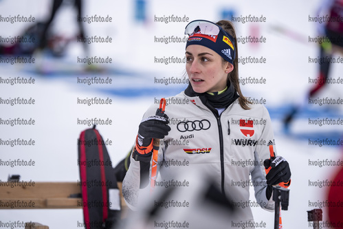 08.12.2021, xkvx, Biathlon IBU World Cup Hochfilzen, Training Women and Men, v.l. Vanessa Voigt (Germany) schaut / looks on