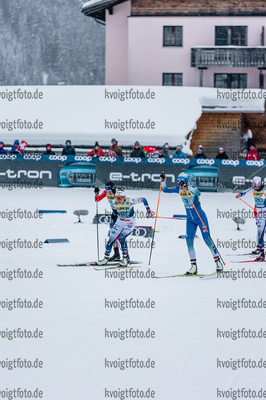 11.12.2021, xljkx, Cross Country FIS World Cup Davos, Women Sprint Final, v.l. Anna Dyvik (Sweden), Anamarija Lampic (Slovenia)  / 