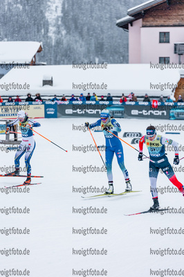 11.12.2021, xljkx, Cross Country FIS World Cup Davos, Women Sprint Final, v.l. Emma Ribom (Sweden), Anamarija Lampic (Slovenia), Tiril Udnes Weng (Norway)  / 