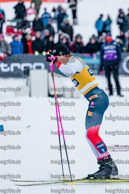11.12.2021, xljkx, Cross Country FIS World Cup Davos, Men Sprint Final, v.l. Johannes Hoesflot Klaebo (Norway)  / 
