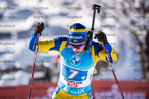 12.12.2021, xkvx, Biathlon IBU World Cup Hochfilzen, Relay Men, v.l. Sebastian Samuelsson (Sweden) in aktion / in action competes