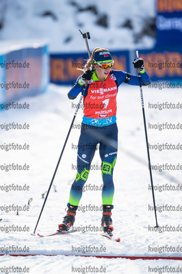 12.12.2021, xkvx, Biathlon IBU World Cup Hochfilzen, Pursuit Women, v.l. Hanna Sola (Belarus) im Ziel / at the finish
