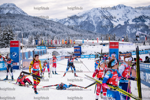 12.12.2021, xkvx, Biathlon IBU World Cup Hochfilzen, Pursuit Women, v.l. Lotte Lie (Belgium) im Ziel / at the finish