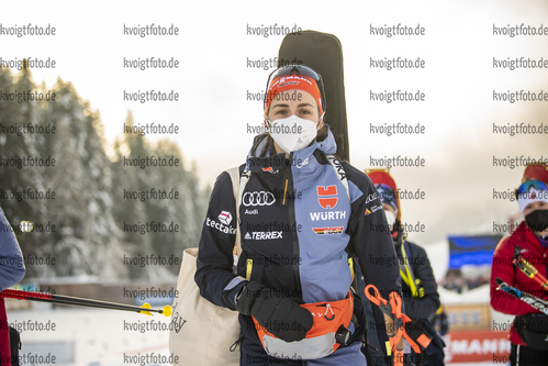 16.12.2021, xkvx, Biathlon IBU World Cup Le Grand Bornand, Sprint Women, v.l. Vanessa Voigt (Germany) schaut / looks on