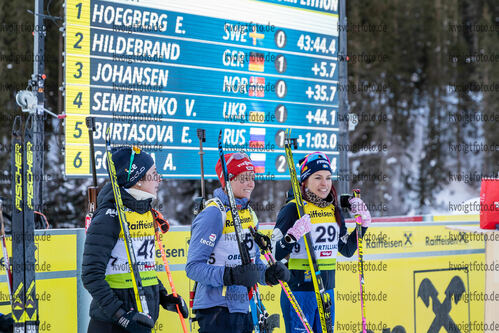 16.12.2021, xlukx, Biathlon IBU Cup Obertilliach, Individual Women, v.l. Marthe Krakstad Johansen (Norway), Franziska Hildebrand (Germany), Elisabeth Hoegberg (Sweden)  / 