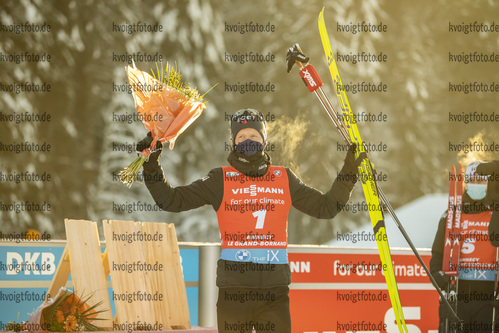 18.12.2021, xkvx, Biathlon IBU World Cup Le Grand Bornand, Pursuit Men, v.l. Johannes Thingnes Boe (Norway) bei der Siegerehrung / at the medal ceremony