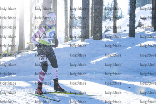 18.12.2021, xsoex, Biathlon Alpencup Pokljuka, Sprint Women, v.l. Sarah Centmayer (Germany)  / 