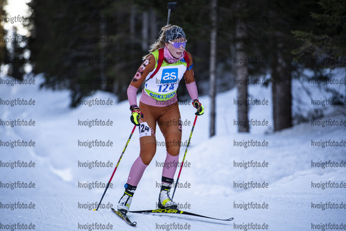 18.12.2021, xsoex, Biathlon Alpencup Pokljuka, Sprint Women, v.l. Sandra Zuerker (Germany)  / 