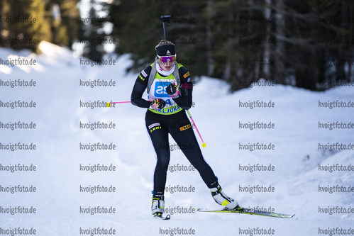 18.12.2021, xsoex, Biathlon Alpencup Pokljuka, Sprint Women, v.l. Lara Marti (Switzerland)  / 