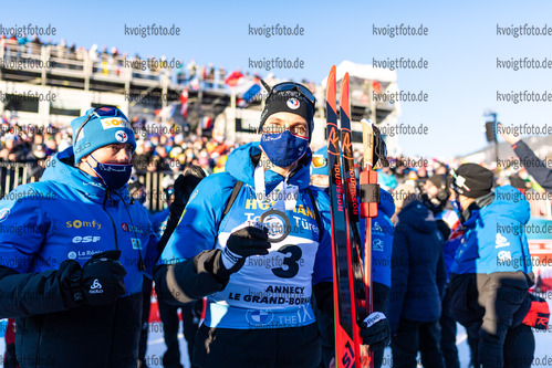 19.12.2021, xkvx, Biathlon IBU World Cup Le Grand Bornand, Mass Start Men, v.l. Emilien Jacquelin (France) nach der Siegerehrung / after the medal ceremony