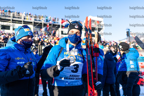 19.12.2021, xkvx, Biathlon IBU World Cup Le Grand Bornand, Mass Start Men, v.l. Emilien Jacquelin (France) nach der Siegerehrung / after the medal ceremony
