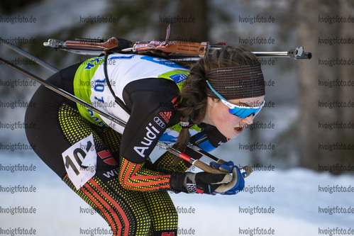 19.12.2021, xsoex, Biathlon Alpencup Pokljuka, Sprint Women, v.l. Aenne Gerlach (Germany)  / 