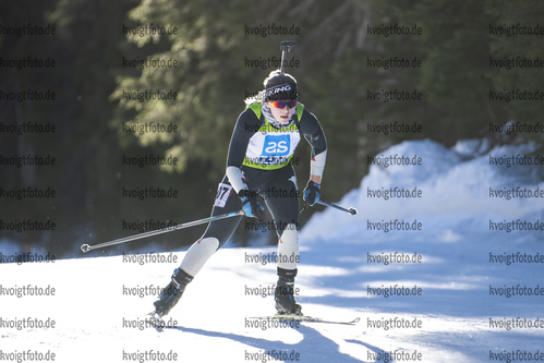 19.12.2021, xsoex, Biathlon Alpencup Pokljuka, Sprint Women, v.l. Amelie Zimmermann (Germany)  / 