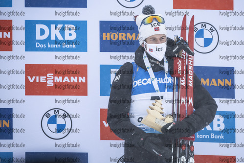 07.01.2022, xkvx, Biathlon IBU World Cup Oberhof, Sprint Men, v.l. Sturla Holm Laegreid (Norway) bei der Siegerehrung / at the medal ceremony
