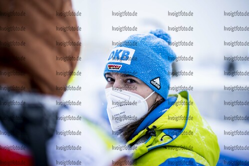 07.01.2022, xkvx, Biathlon IBU World Cup Oberhof, Sprint Women, v.l. Adele Grabow schaut / looks on