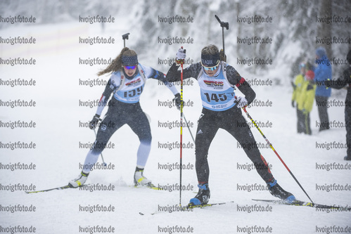 07.01.2022, xsoex, Biathlon Deutschlandpokal Notschrei, Sprint Women, v.l. Elisabeth Stuffer (Germany), Marlene Fichtner (Germany)  / 
