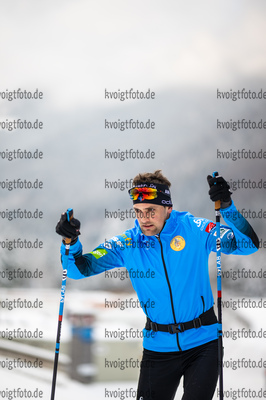 11.01.2022, xkvx, Biathlon IBU World Cup Ruhpolding, Training Women and Men, v.l. Simon Desthieux (France) in aktion / in action competes