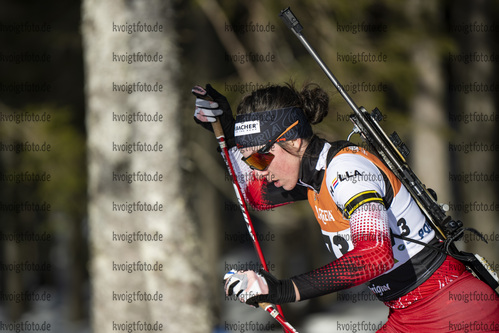 13.01.2022, xsoex, Biathlon IBU Junior Cup Pokljuka, Sprint Women, v.l. Victoria Mellitzer (Austria) in aktion / in action competes
